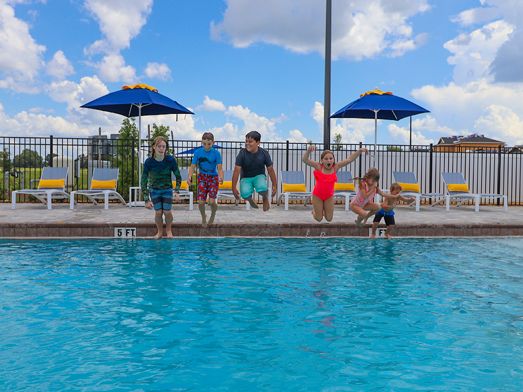 Enjoy the pool at Roan Hills Park pool in Calesa Township Ocala, FL